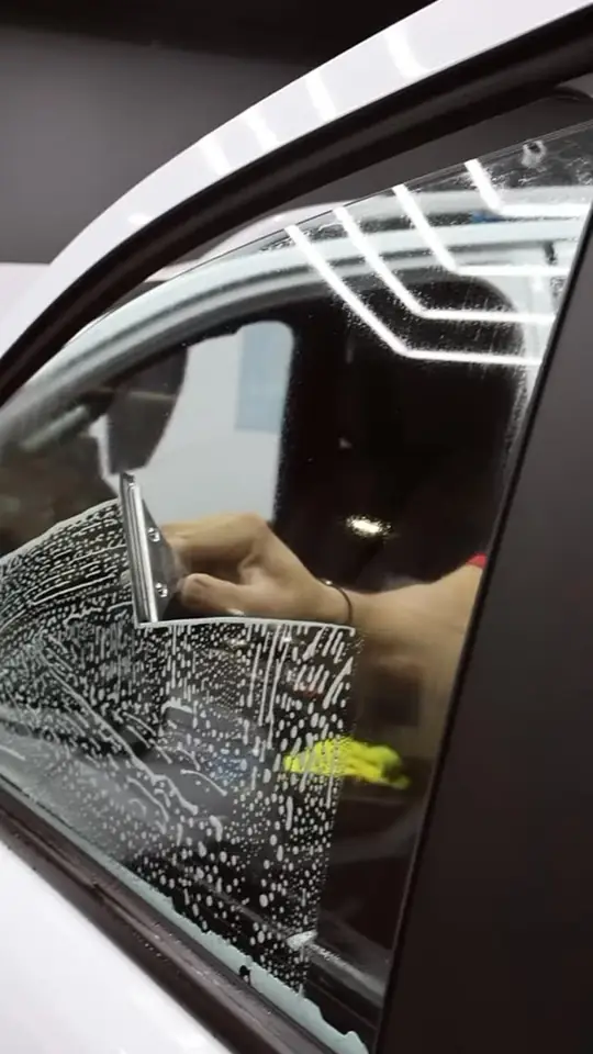 Volkswagen Amarok with Raytek Extreme Pro 15 percent on the front windows